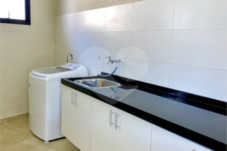 Casa à venda com 3 quartos, sendo 2 suítes, no condomínio Residencial Marchant Buarque, Atibaia - SP