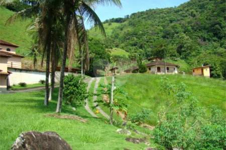 Fazenda à venda com 7 quartos, sendo 3 suítes, em Professor Souza, Casimiro de Abreu, RJ