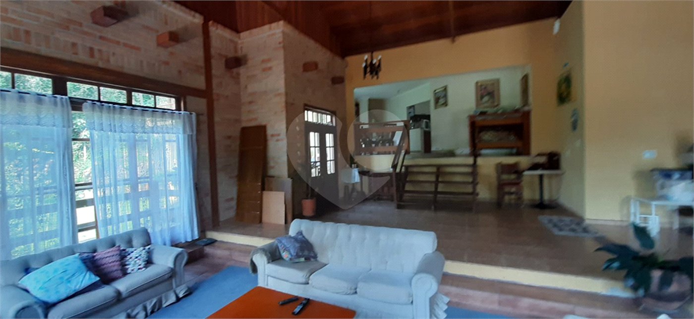 Casa à venda ou para alugar com 3 quartos, sendo 1 suíte, no condomínio Alpes de Caieiras, Caieiras - SP