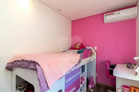 Sobrado à venda com 4 quartos, sendo 3 suítes,  em Vila Dom Pedro II, São Paulo, SP