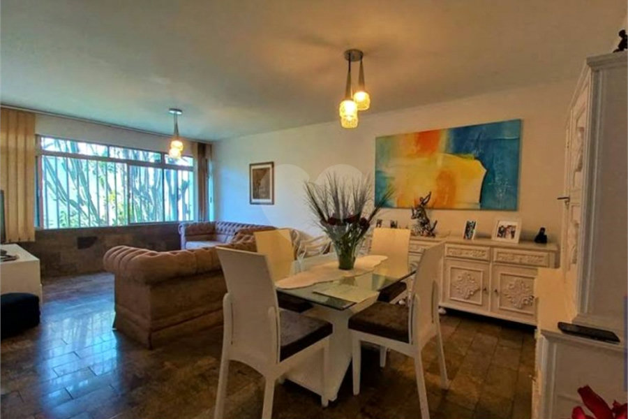 Sobrado à venda 241m² na Vila Mariana 04 dormitórios, 01 suíte e 03 vagas.
