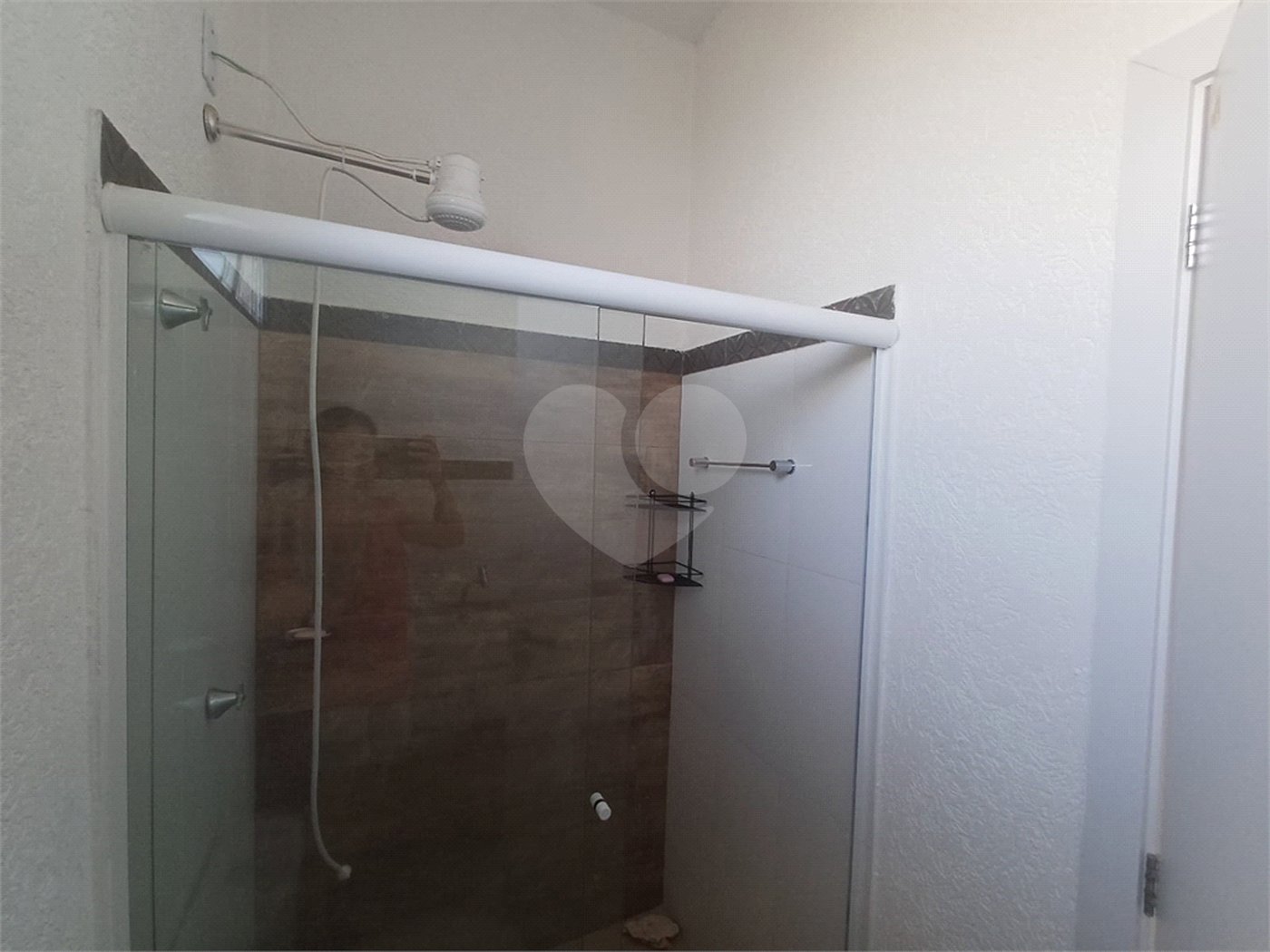 Casa à venda com 3 quartos, sendo 2 suítes, no condomínio Sollaris, Araraquara - SP
