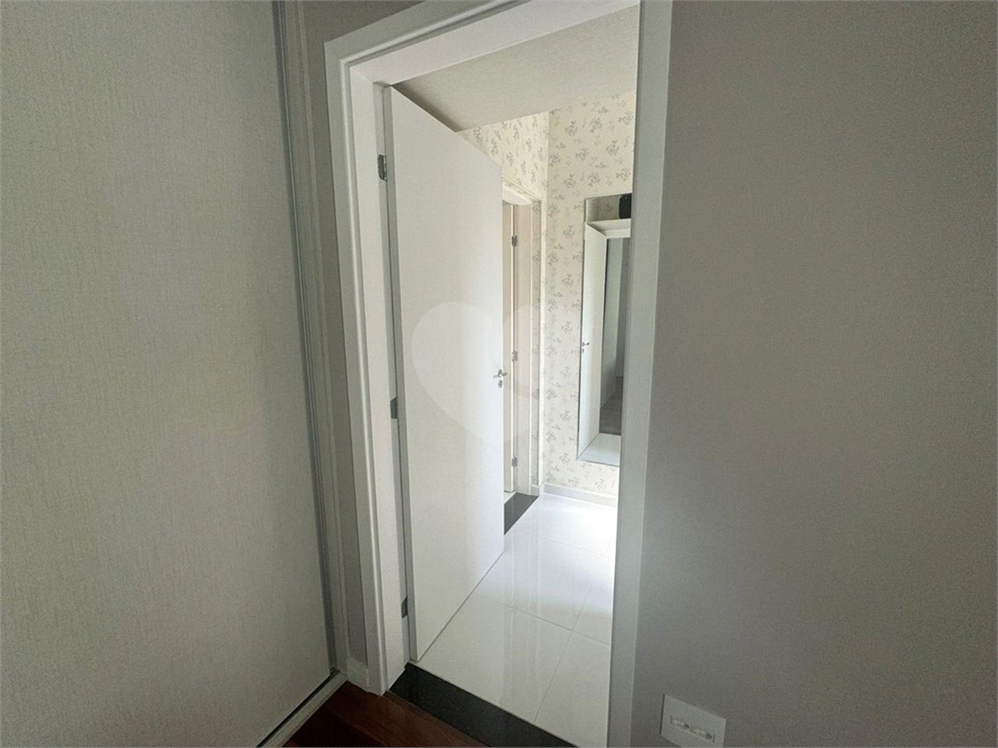 Sobrado à venda com 5 quartos, sendo 3 suítes, em Vila Nivi, São Paulo, SP