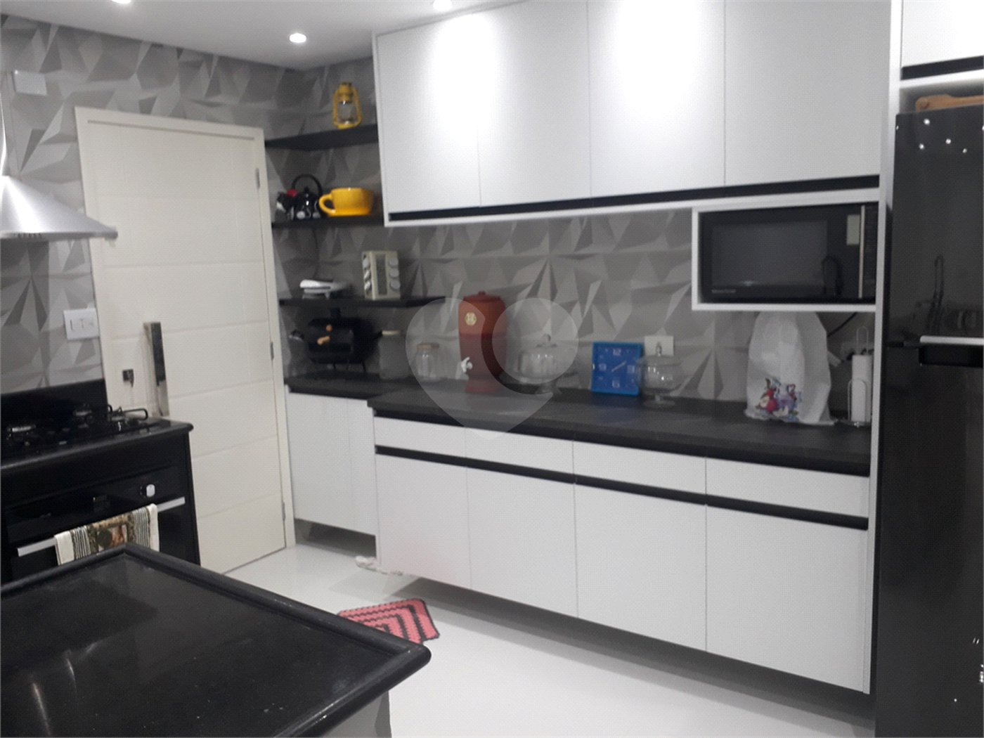 Sobrado à venda com 4 quartos, sendo 1 suíte, em Tremembé, São Paulo, SP
