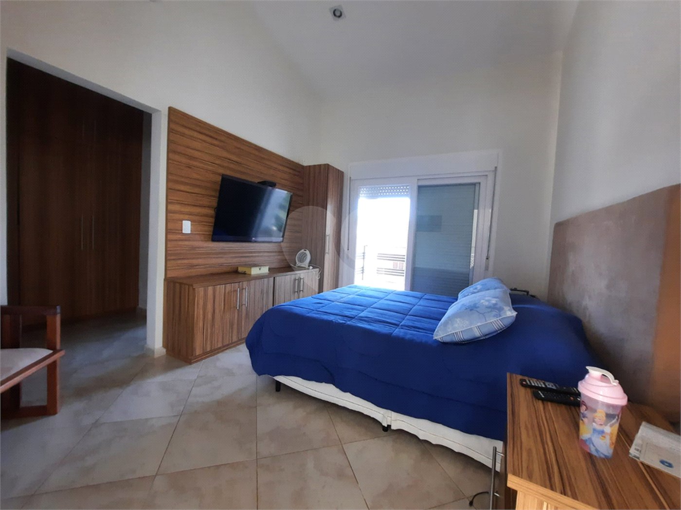 Casa à venda com 3 suítes no condomínio Parque Arco Iris, Atibaia - SP