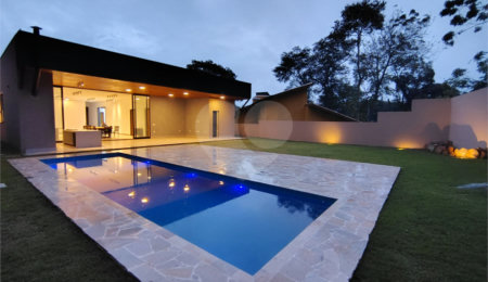 Casa à venda ou para alugar com 4 suítes no condomínio Panorama, Atibaia - SP