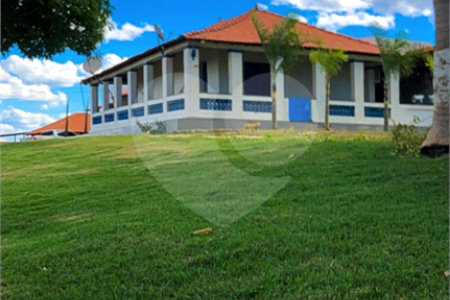 Fazenda à venda com 6 quartos, sendo 1 suíte,  no Centro, Capitão Enéas, MG