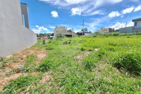 Terreno à venda com 1 suíte em Pinheirinho, Vinhedo, SP