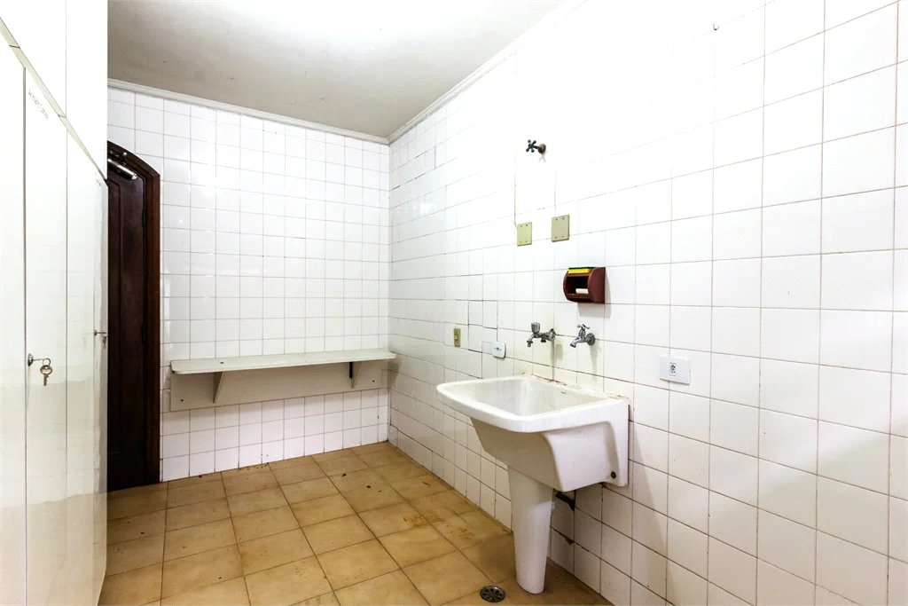 Casa à venda com 4 quartos, sendo 1 suíte,  em Jardim das Bandeiras, São Paulo, SP