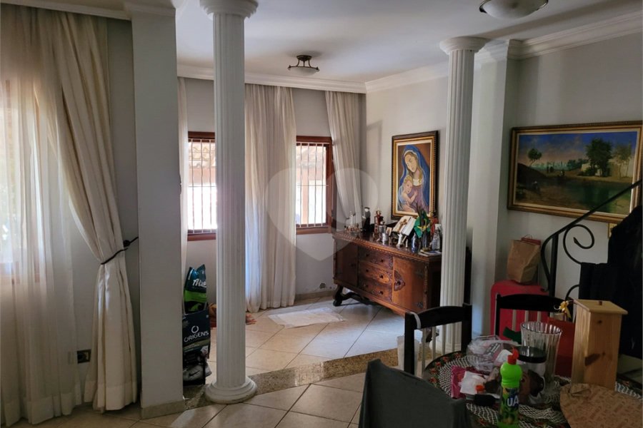 Sobrado à venda com 4 quartos, sendo 3 suítes, em Horto, São Paulo, SP