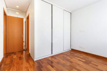 Casa à venda com 4 suítes no condomínio Villagio Quadrifolio, São Paulo - SP