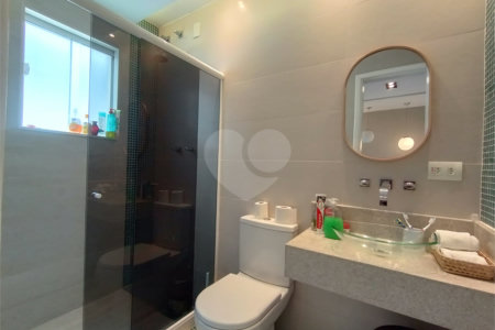 Casa à venda com 3 quartos, sendo 1 suíte, no condomínio Fazenda Cantagalo, Rio de Janeiro - RJ