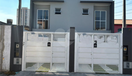 Sobrado à venda com 3 quartos, sendo 1 suíte,  em Calmon Viana, Poá, SP