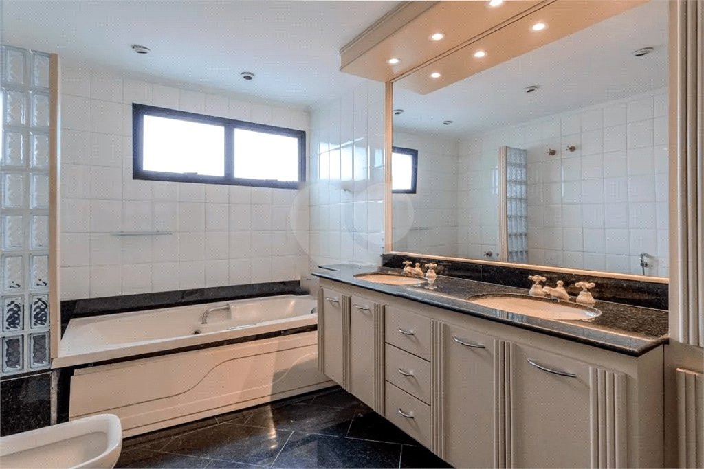 Apartamento à venda com 4 quartos, sendo 2 suítes, em Paraíso do Morumbi, São Paulo, SP