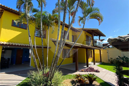Casa à venda com 4 quartos, sendo 3 suítes, no condomínio Ipê Amarelo, Porto Seguro - BA