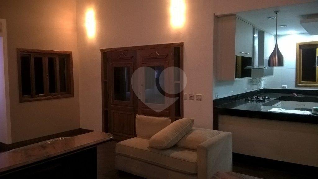 Casa à venda ou para alugar com 3 suítes no condomínio Vilarejo Estoril, Mairiporã - SP