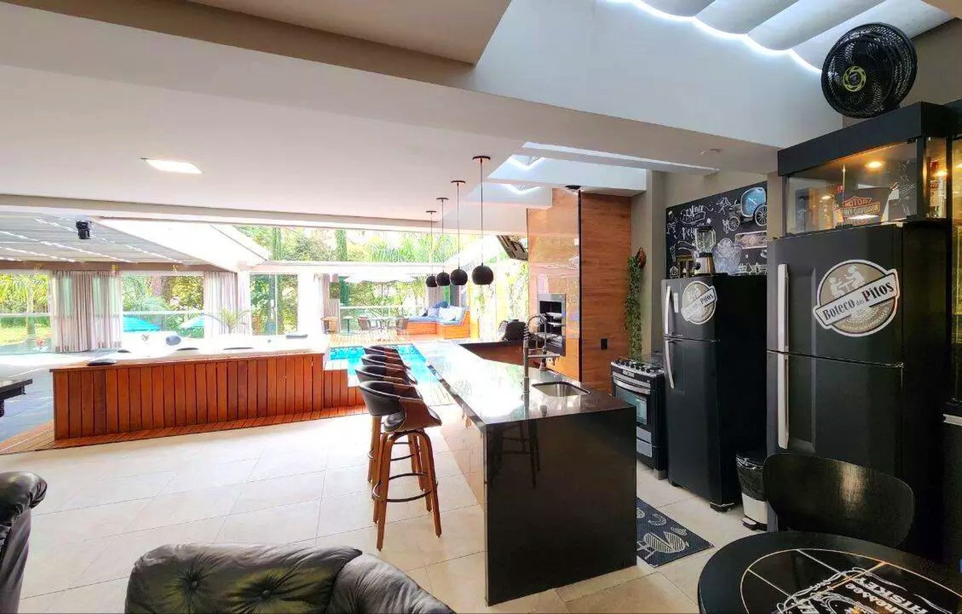 Casa de Alto Padrão à venda com 4 quartos, sendo 1 suíte, em condomínio, Cotia - SP