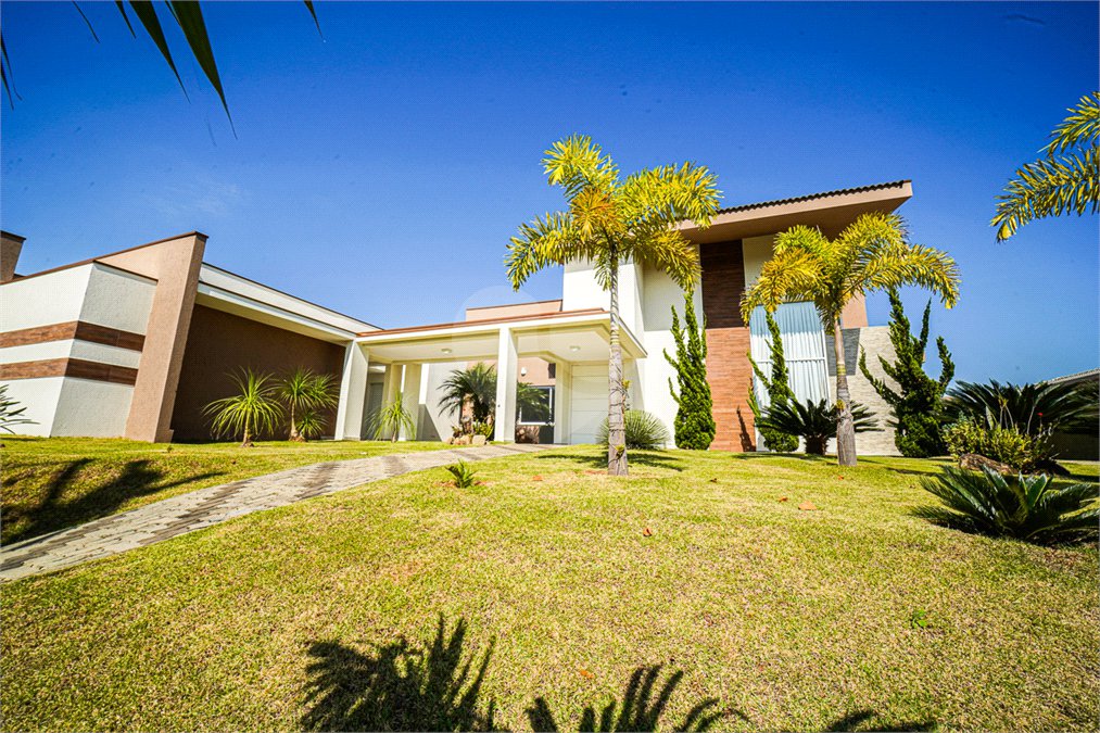 Casa à venda com 4 quartos, sendo 2 suítes, no condomínio Residencial Jardim Primavera, Louveira - SP