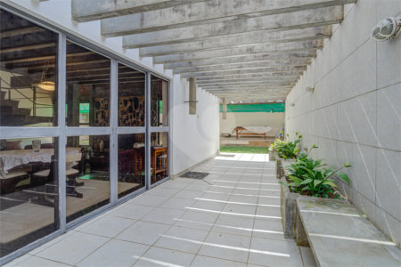 Casa à venda com 3 suítes em Interlagos, São Paulo, SP