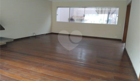 Sobrado à venda com 3 quartos, sendo 1 suíte,  em Jardim Pinheiros, São Paulo, SP