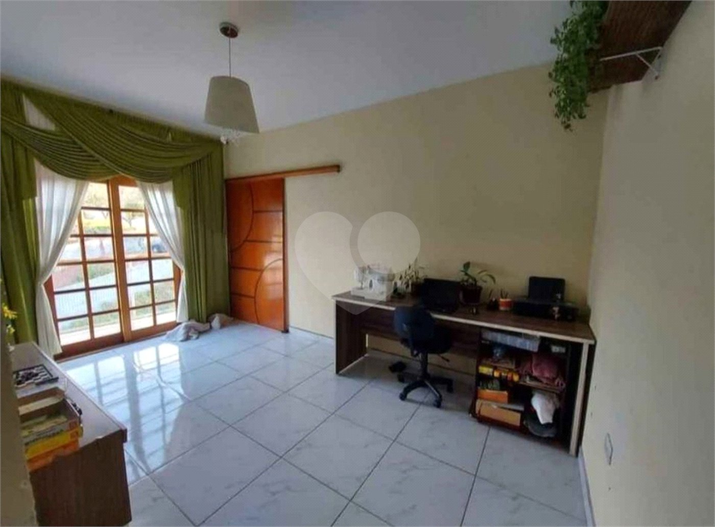Casa à venda com 4 quartos, sendo 3 suítes,  no Centro, Bom Jesus dos Perdões, SP