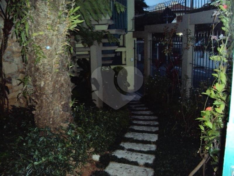 Sobrado à venda com 4 quartos, sendo 2 suítes, em Jardim Peri Peri, São Paulo, SP