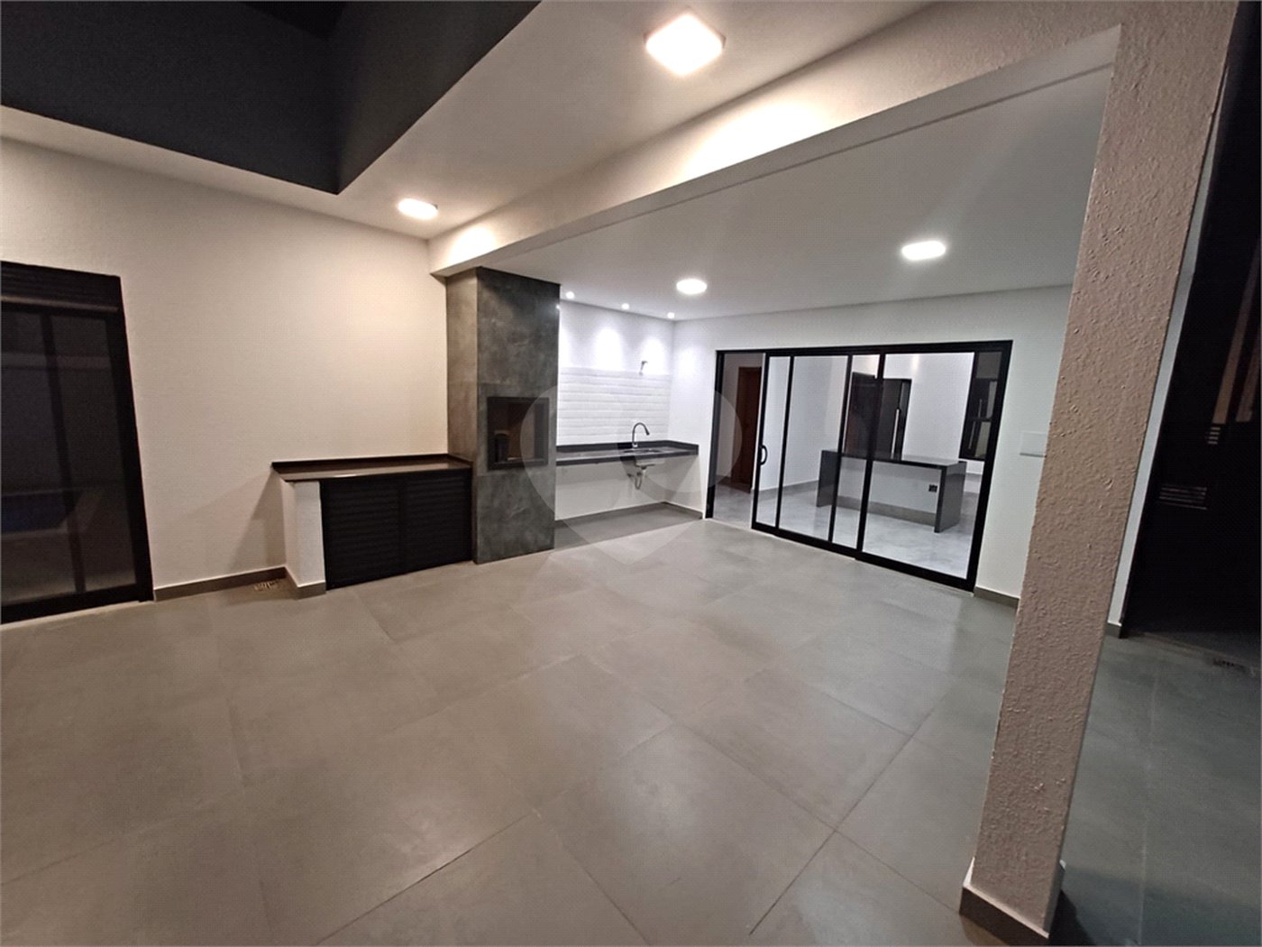 Casa à venda com 3 suítes no condomínio Residencial Alto de Itaici, Indaiatuba - SP