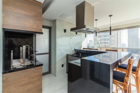 Apartamento à venda com 3 suítes em Vila Gumercindo, São Paulo, SP