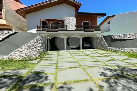 Casa à venda com 6 quartos, sendo 1 suíte, no condomínio Granja Olga I, Sorocaba - SP