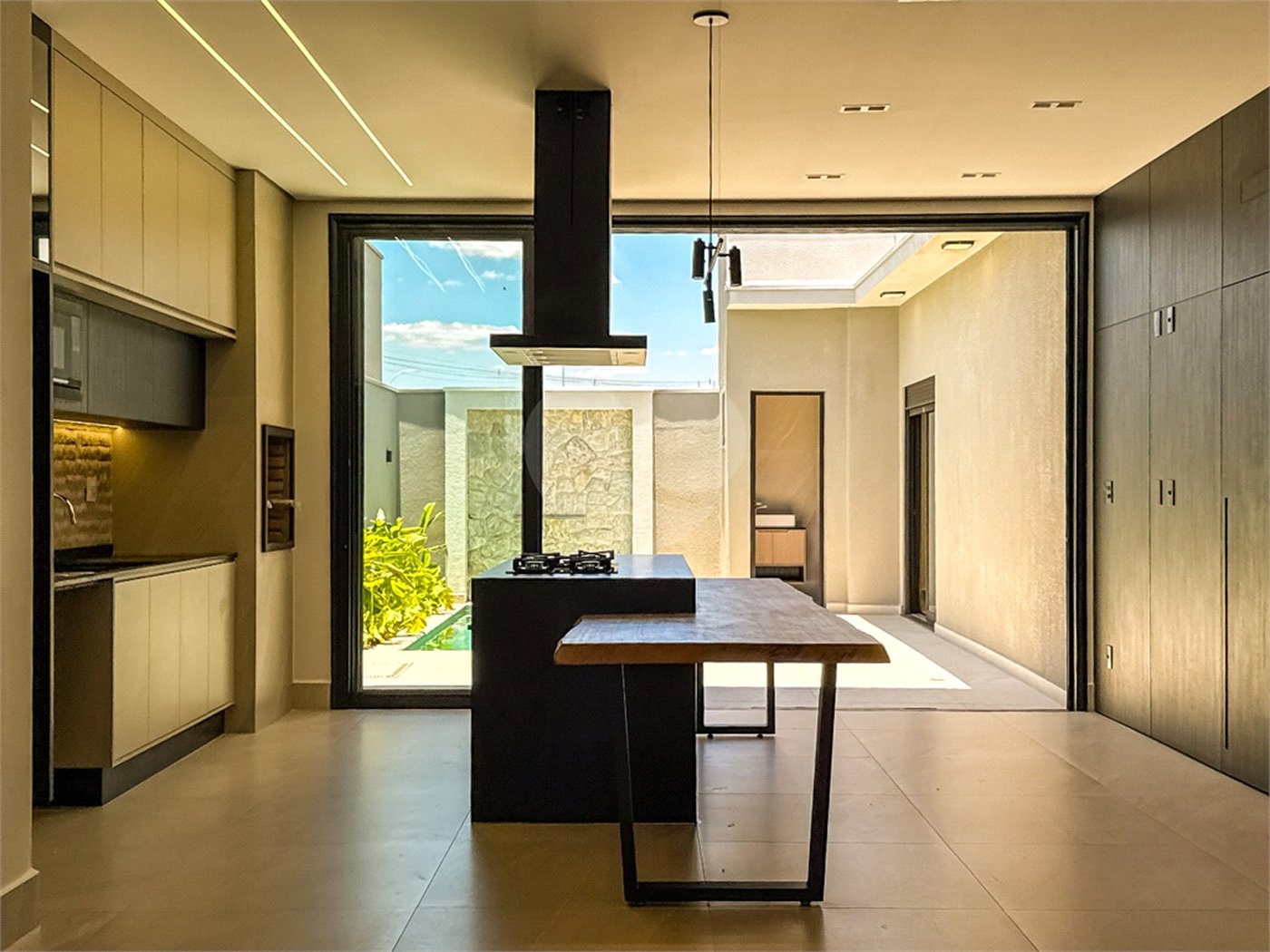 Casa à venda com 3 suítes no condomínio Jardim Residencial Dona Maria Candida, Indaiatuba - SP