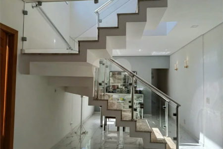Sobrado novo, com 250m², 3 quartos, sendo 1 suíte, 2 garagens, à venda na Vila Prudente