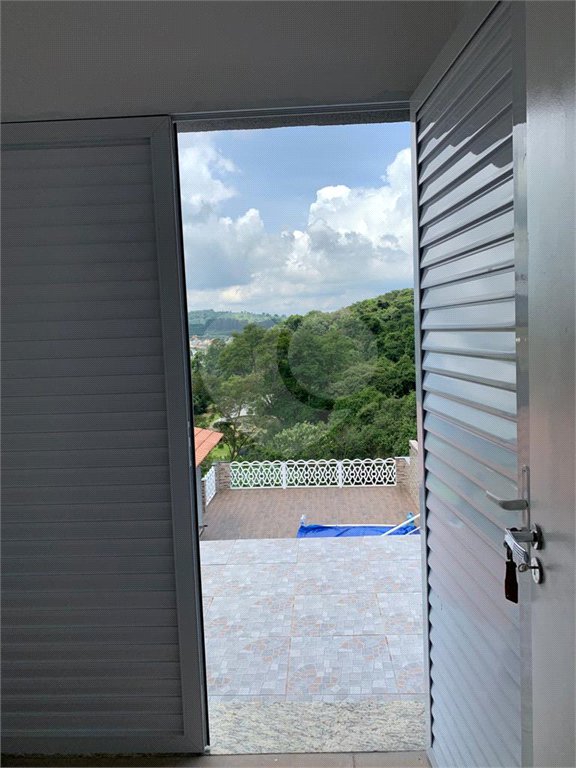 Belíssima Chácara- Loteamento Pedra Bela- Bairro Pedreira- em Atibaia.
