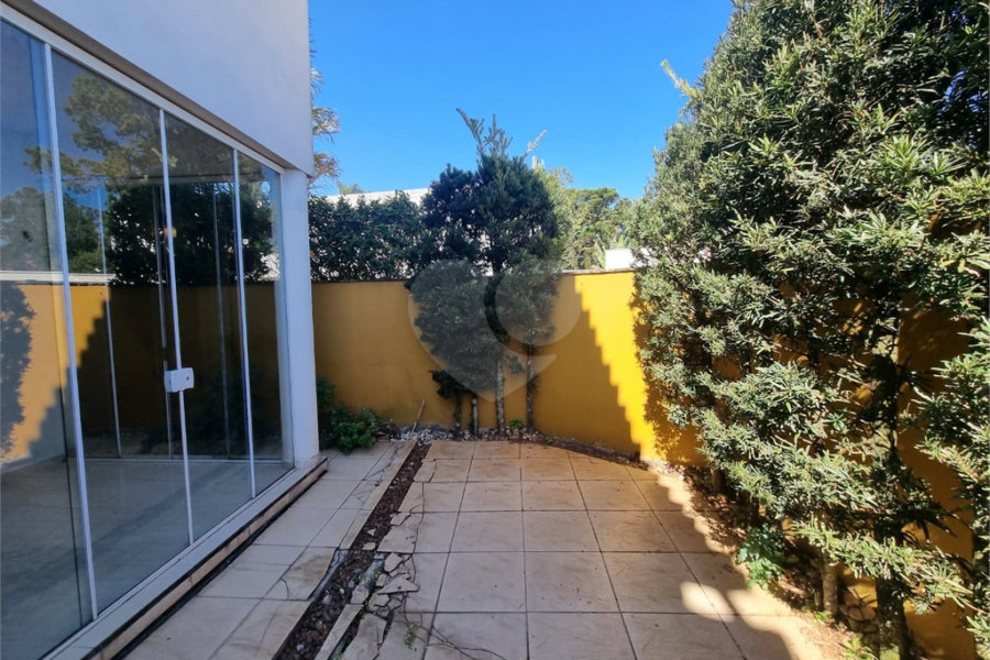 Sobrado à venda com 3 quartos, sendo 1 suíte,  em Jardim Belizário, Cotia, SP