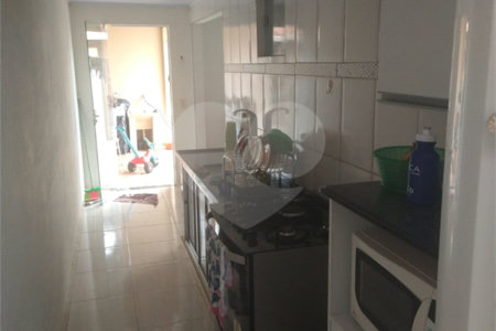 Casa Térrea com 2 dormitórios.
