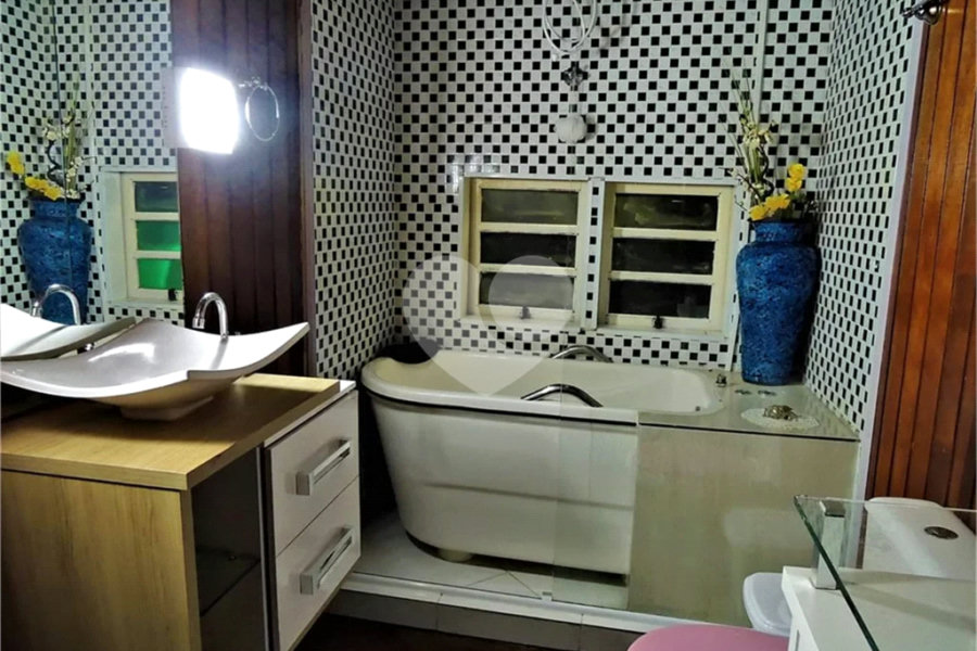 Casa à venda com 6 quartos, sendo 5 suítes,  no condomínio Cinco Lagos, Mairiporã - SP