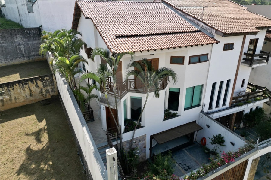 Sobrado à venda com 4 quartos, sendo 1 suíte, em Tremembé, São Paulo, SP