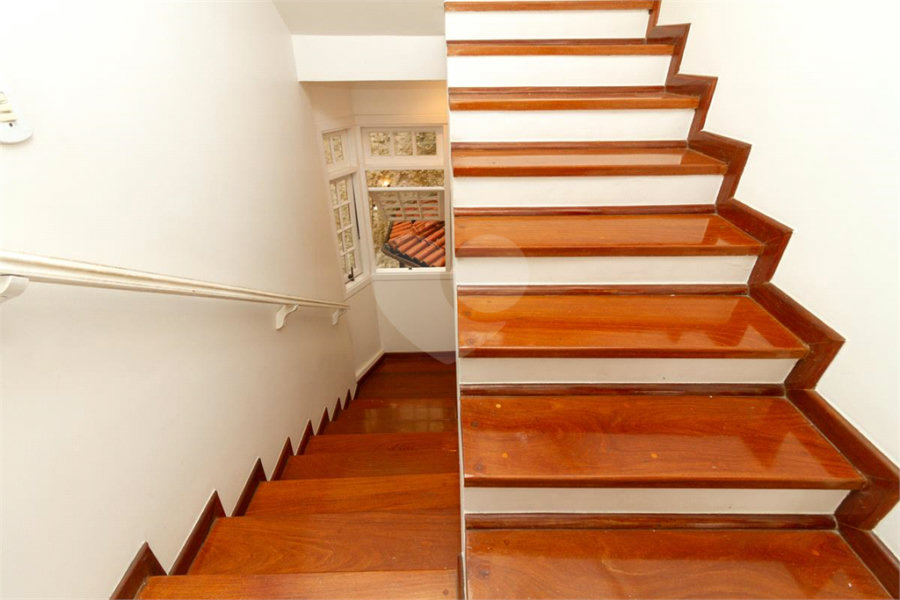 Casa à venda com 4 quartos, sendo 2 suítes, no condomínio Da Serra, São Paulo - SP