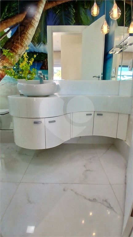 Casa à venda com 3 suítes no condomínio Figueira Garden, Atibaia - SP