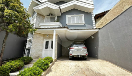 Sobrado à venda com 4 quartos, sendo 3 suítes,  em Vila Áurea, Poá, SP