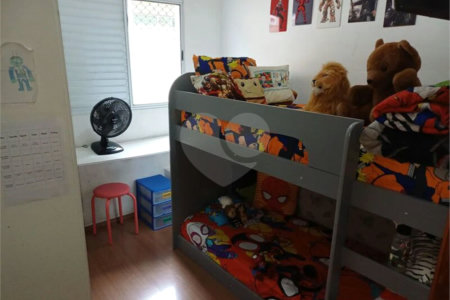 Casa à venda com 3 quartos, sendo 1 suíte, no condomínio Residencial Shekinah, São Paulo - SP