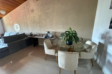 Casa à venda com 3 quartos, sendo 1 suíte, no condomínio Residencial Jardim das Flores 1510, Cotia - SP