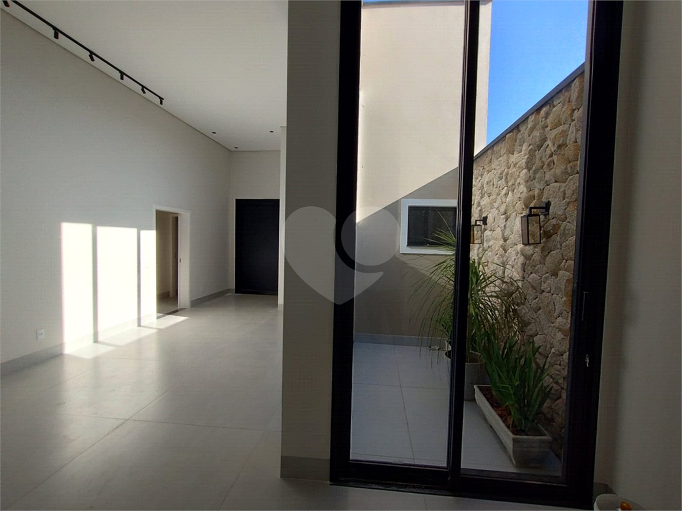 Casa à venda com 3 suítes no condomínio Residencial Golden Ville, Itapetininga - SP