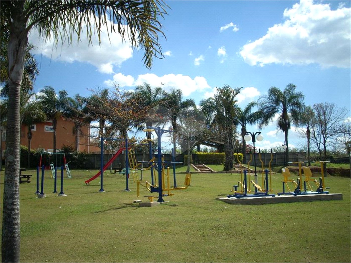 Casa à venda com 4 quartos, sendo 3 suítes,  no condomínio Terras de Santa Teresa, Itupeva - SP