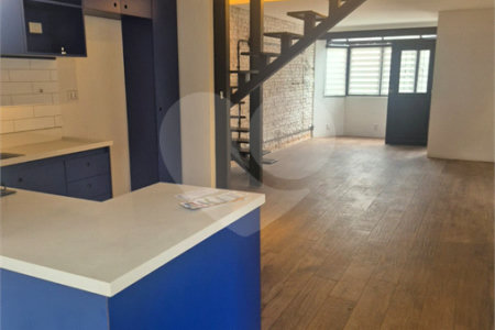 Casa de Vila à venda com 4 quartos, sendo 3 suítes, em Chácara Santo Antônio, São Paulo, SP