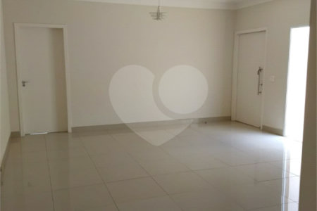 Casa à venda com 3 quartos, sendo 1 suíte, no condomínio Lago da Serra, Araçoiaba da Serra - SP