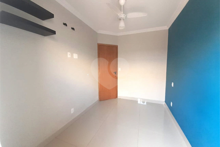 Casa à venda com 3 quartos, sendo 1 suíte, no condomínio Apeu, São Paulo - SP