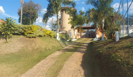 Chácara para alugar com 5 quartos, sendo 3 suítes,  em Jardim Estância Brasil, Atibaia, SP