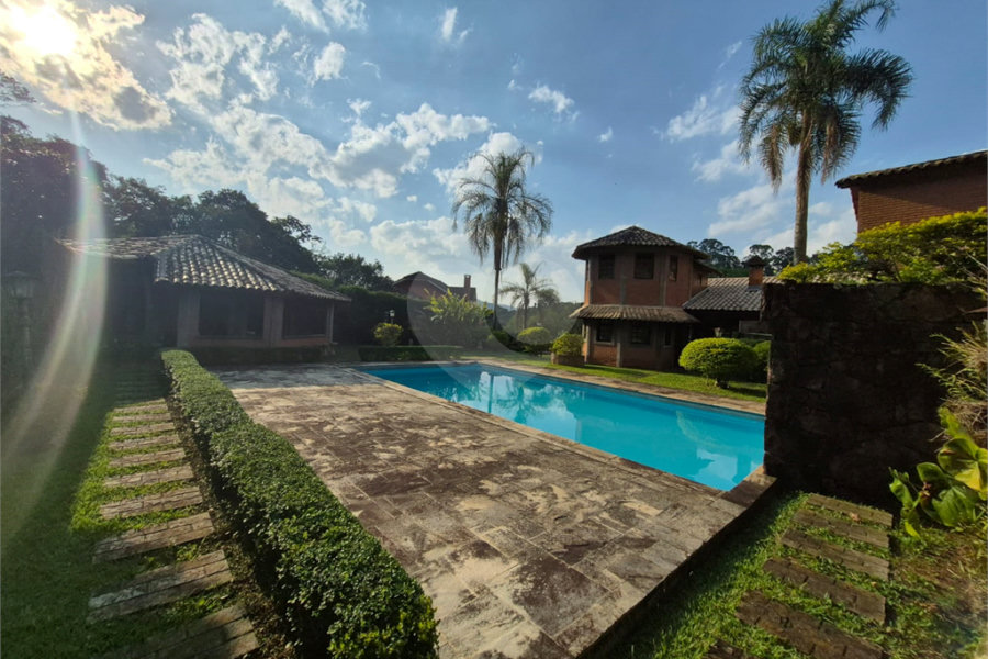 Casa à venda com 3 quartos, sendo 1 suíte, no condomínio Alpes da Cantareira, Mairiporã - SP