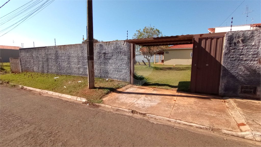Casa à venda com 2 suítes em Vila Nastri, Itapetininga, SP