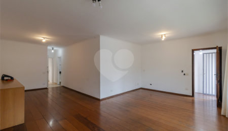 Casa Térrea à venda com 4 quartos, sendo 2 suítes,  em Bosque da Saúde, São Paulo, SP
